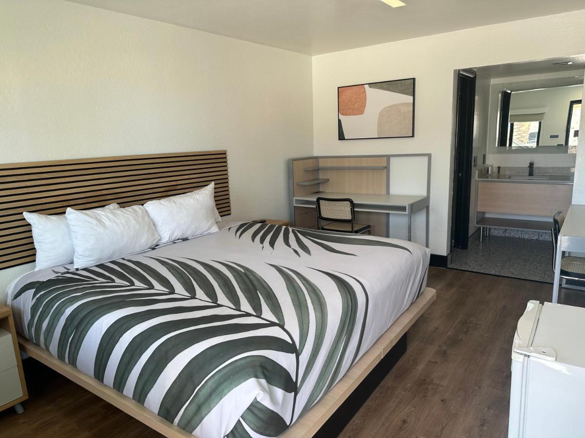 Sway Hotel Lake Havasu City Exterior photo