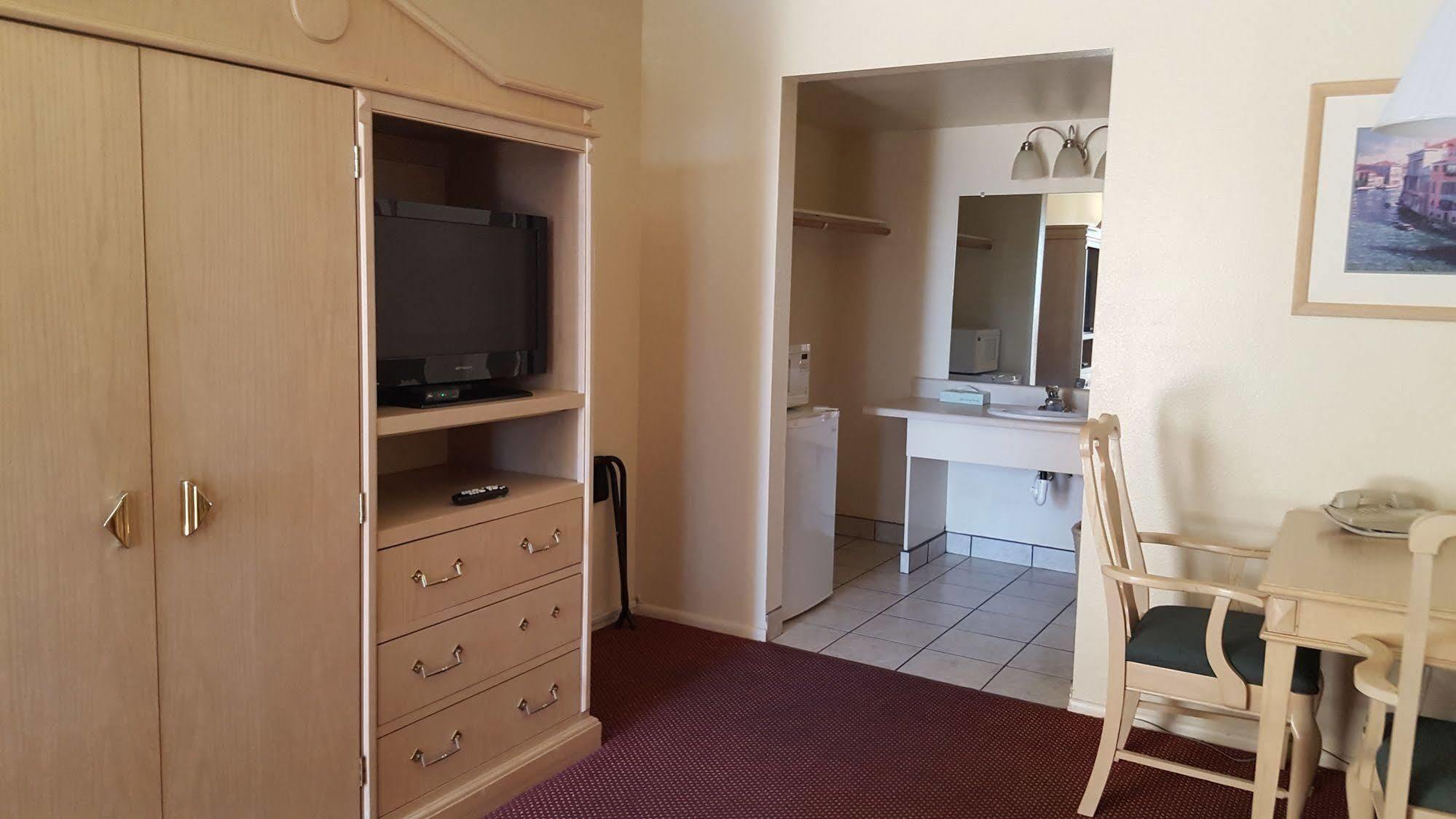 Sway Hotel Lake Havasu City Exterior photo